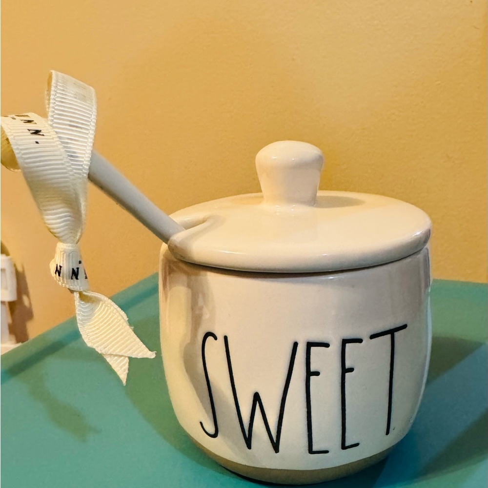 Ceramic Sugar Bowl with Spoon - Sweet Design